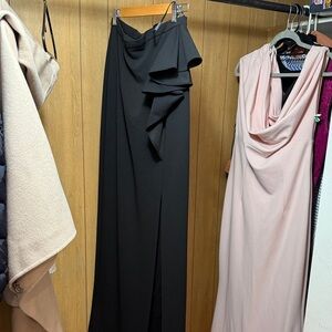 Elegant Black Ruffle Skirt w. Slit